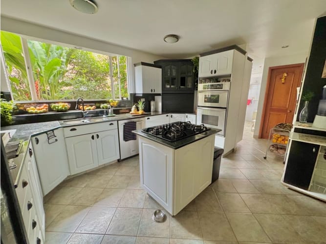 Casa de 3 alcobas en venta en Loma Benedictinos, Envigado, 316 m² · foto 16 de 24