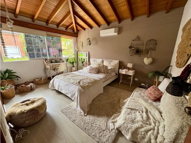 Casa de 3 alcobas en venta en Loma Benedictinos, Envigado, 316 m² · foto 20 de 24