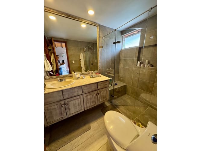 Casa de 3 alcobas en venta en Loma Benedictinos, Envigado, 316 m² · foto 23 de 24