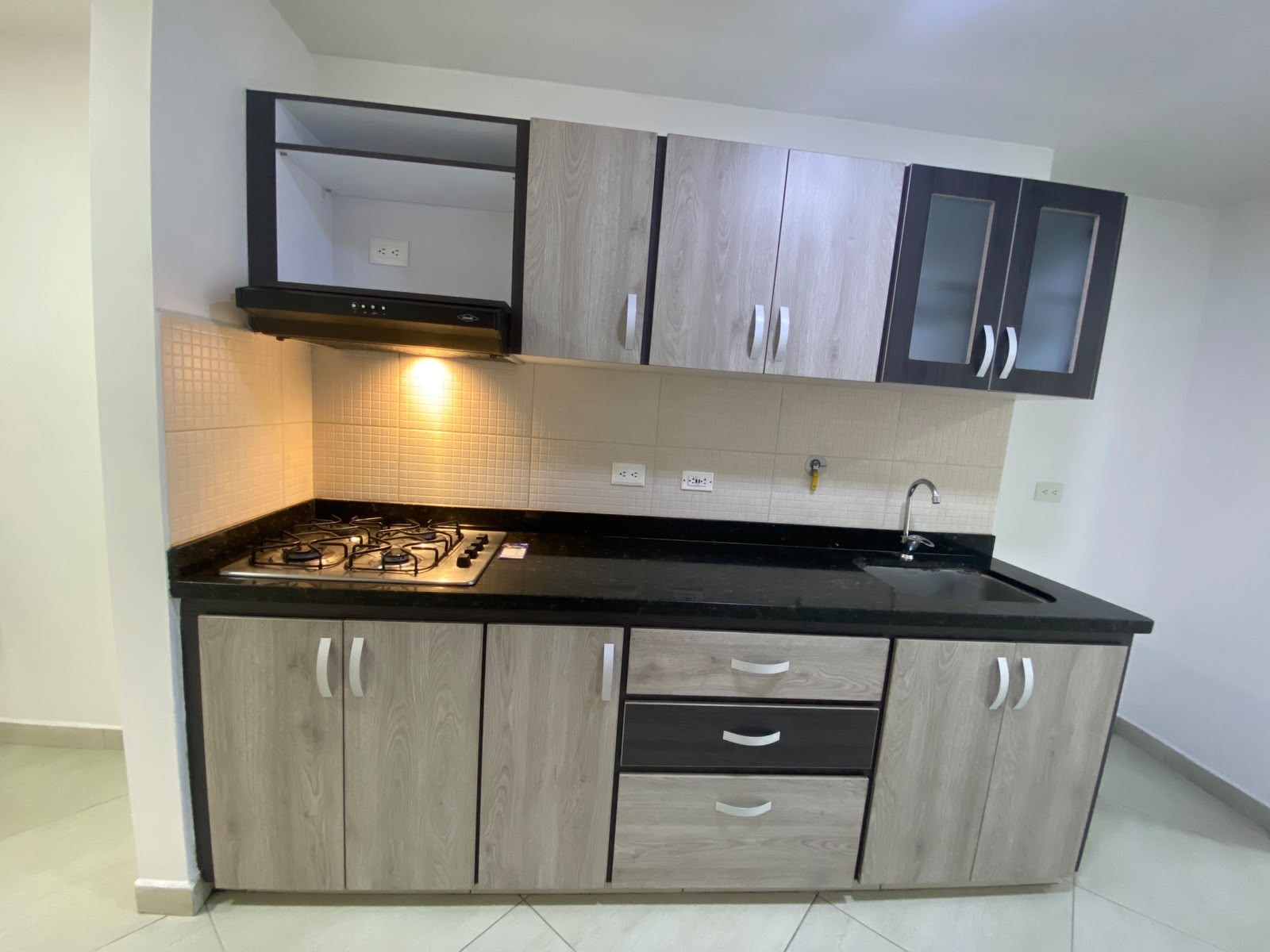 Apartamento en arriendo en Laureles, Medellín · foto 3 de 24