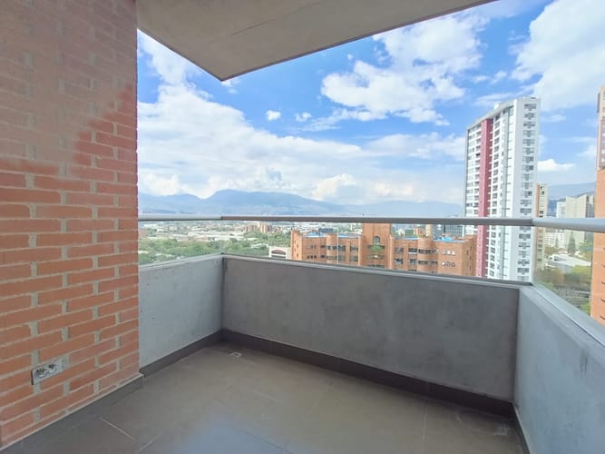 Apartamento de 3 alcobas en arriendo en El Poblado, Medellín, 96 m² · foto 2 de 18