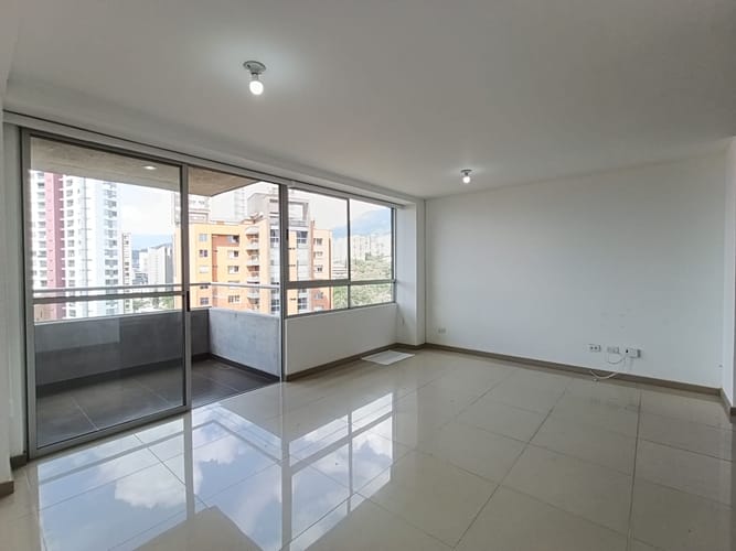 Apartamento de 3 alcobas en arriendo en El Poblado, Medellín, 96 m² · foto 3 de 18