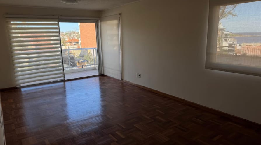 Alquiler Amplio Apartamento 3 Dormitorios Doble Garaje A 1 Cuadra De La Rambla En Malvin · Foto 2