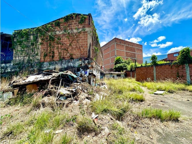 Lote en venta en San Benito, Medellín, 2235 m² · foto 6 de 11