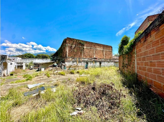Lote en venta en San Benito, Medellín, 2235 m² · foto 9 de 11