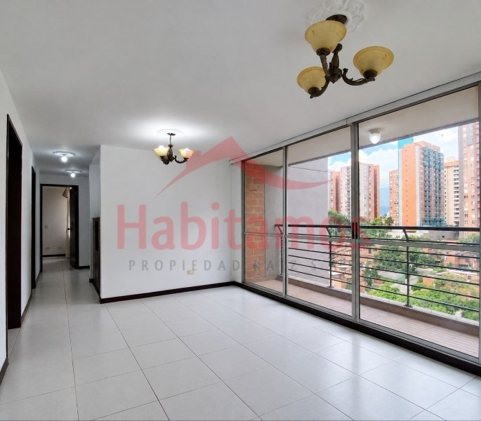 Apartamento en Arriendo en Loma de los bernal, Medellín