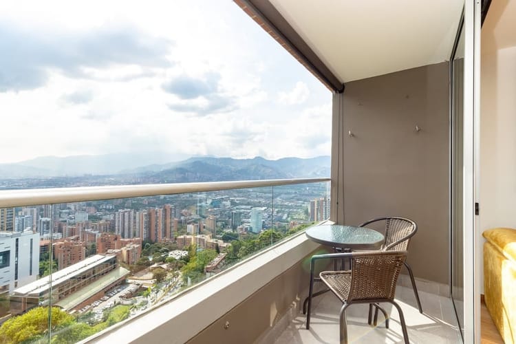 Apartamento de 2 alcobas en venta en El Poblado, Medellín, 75 m² · foto 3 de 24