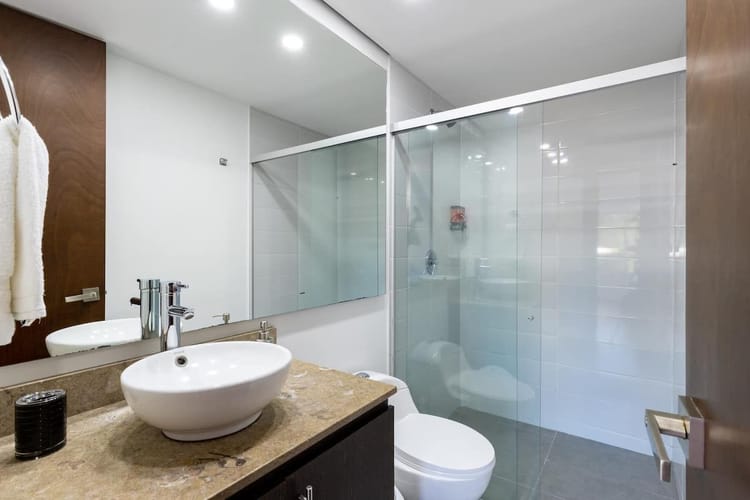 Apartamento de 2 alcobas en venta en El Poblado, Medellín, 75 m² · foto 16 de 24