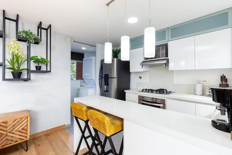 Apartamento de 2 alcobas en venta en El Poblado, Medellín, 75 m² · foto 10 de 24