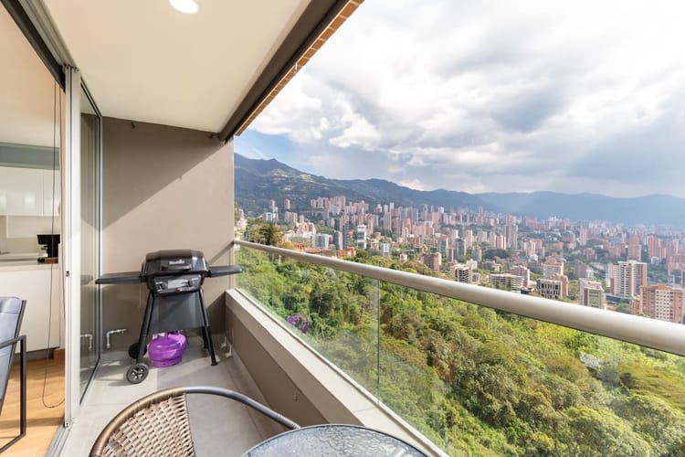 Apartamento de 2 alcobas en venta en El Poblado, Medellín, 75 m² · foto 4 de 24