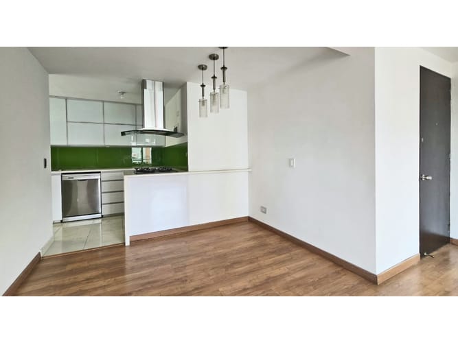 Apartamento de 2 alcobas en venta en Loma De Los Bernal, Medellín, 83 m² · foto 3 de 23