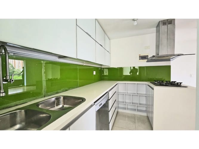 Apartamento de 2 alcobas en venta en Loma De Los Bernal, Medellín, 83 m² · foto 4 de 23