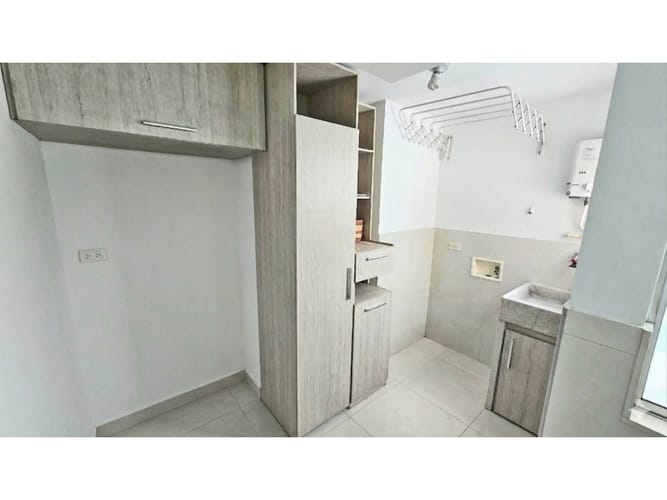 Apartamento de 2 alcobas en venta en Loma De Los Bernal, Medellín, 83 m² · foto 6 de 23