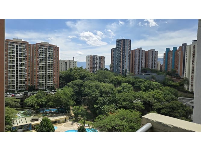 Apartamento de 2 alcobas en venta en Loma De Los Bernal, Medellín, 83 m² · foto 12 de 23