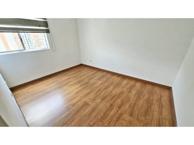 Apartamento de 2 alcobas en venta en Loma De Los Bernal, Medellín, 83 m² · foto 16 de 23