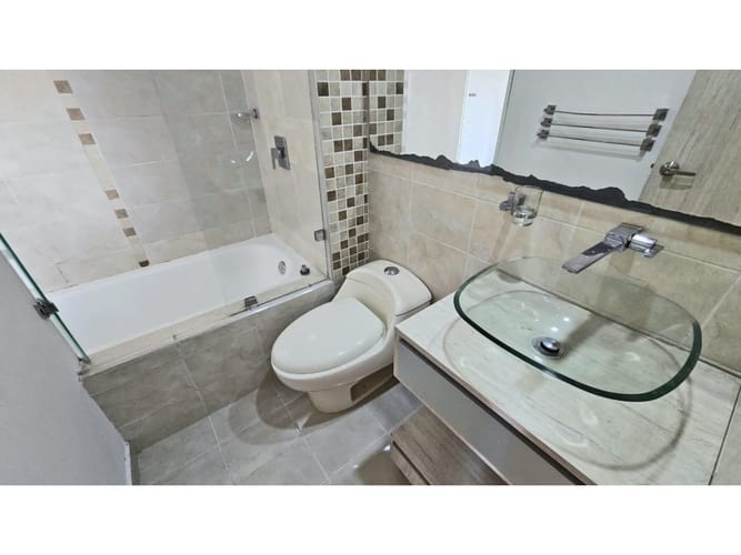 Apartamento de 2 alcobas en venta en Loma De Los Bernal, Medellín, 83 m² · foto 17 de 23