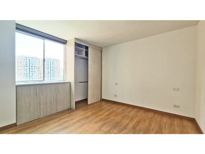 Apartamento de 2 alcobas en venta en Loma De Los Bernal, Medellín, 83 m² · foto 18 de 23