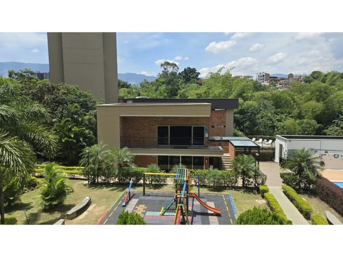 Apartamento de 2 alcobas en venta en Loma De Los Bernal, Medellín, 83 m² · foto 22 de 23