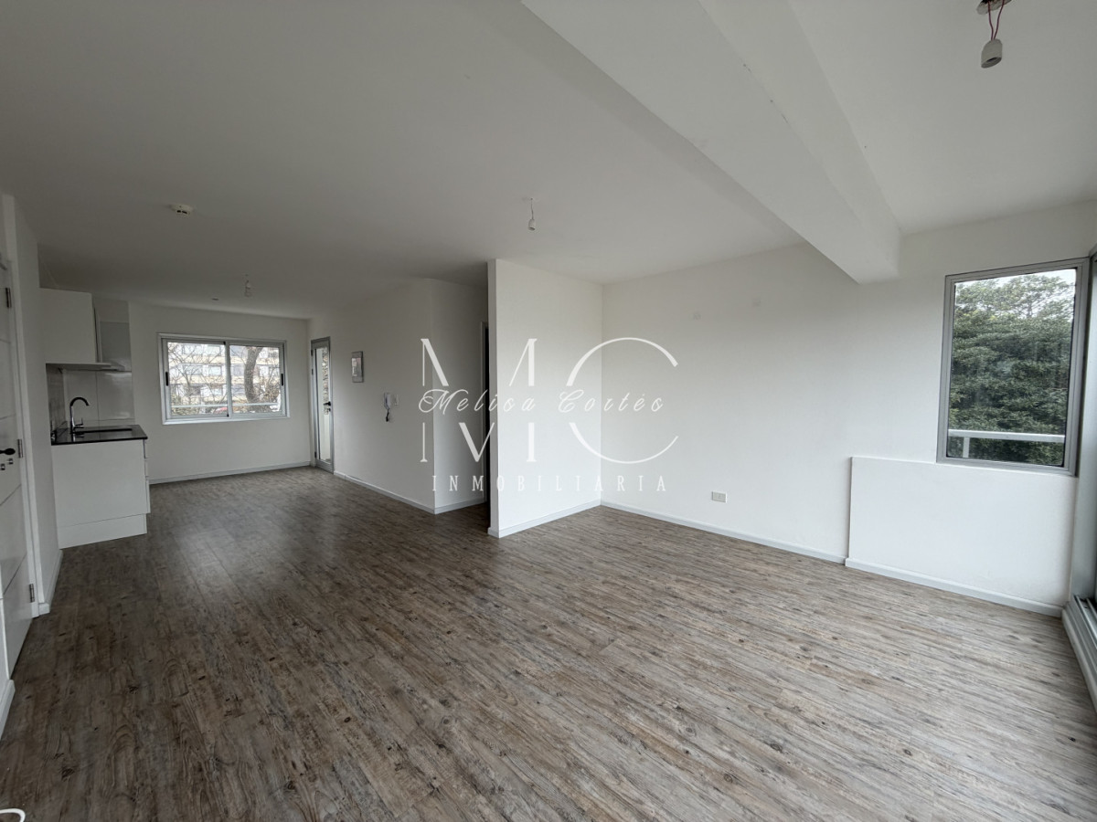 Apartamento de 2 dormitorios en el centro de Maldonado, sobre Joaquín de Viana. · Foto 1