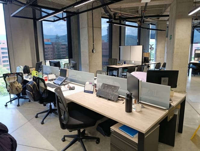 Oficina en arriendo en Patio Bonito, Medellín, 909 m² · foto 2 de 10