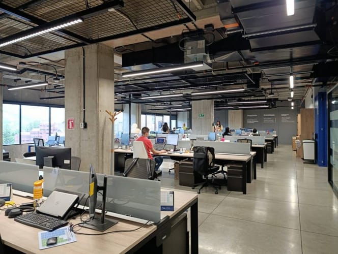 Oficina en arriendo en Patio Bonito, Medellín, 909 m² · foto 3 de 10