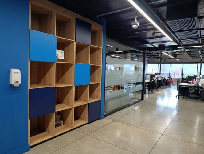 Oficina en arriendo en Patio Bonito, Medellín, 909 m² · foto 4 de 10
