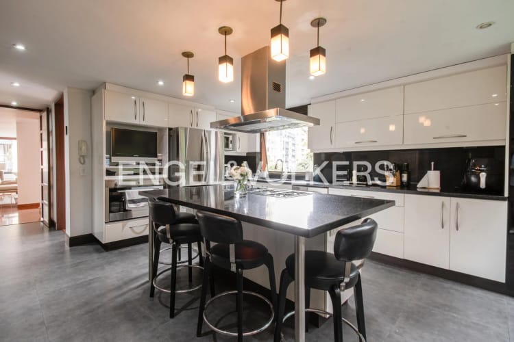 Apartamento de 3 alcobas en venta en Chicó Alto, Bogotá, 224 m² · foto 8 de 17