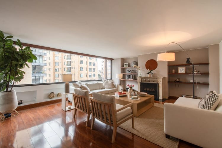 Apartamento de 3 alcobas en venta en Chicó Alto, Bogotá, 224 m² · foto 2 de 17