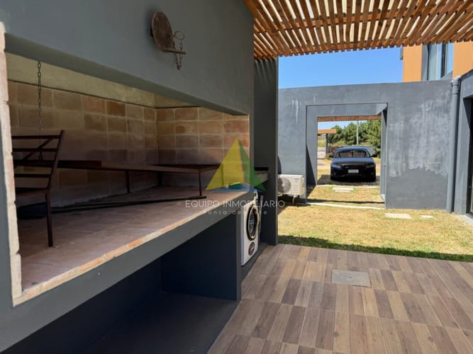 Si sueñas con una propiedad en un barrio cerrado, con piscina propia, amplio parrillero techado con un living exterior esta es tu mejor inversión - Ref : EQP8466 · Foto 5