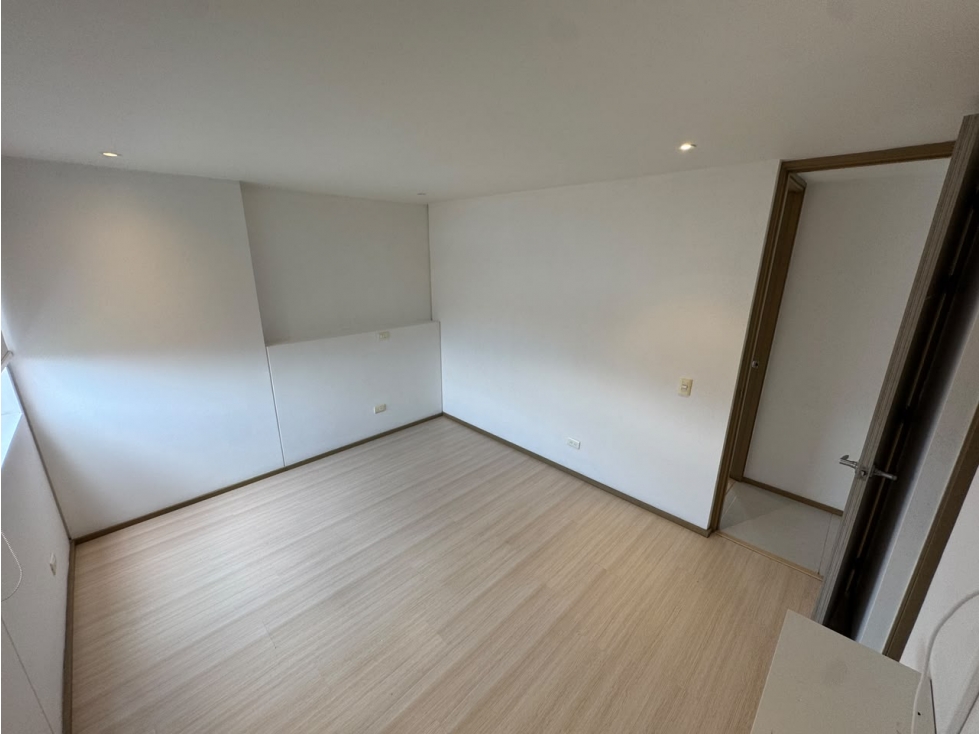 Apartamento en arriendo en Loma Del Esmeraldal, Envigado · foto 12 de 19