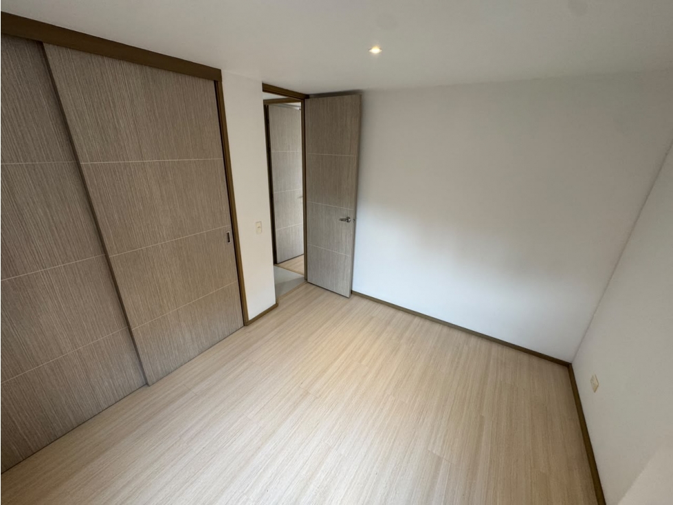 Apartamento en arriendo en Loma Del Esmeraldal, Envigado · foto 13 de 19
