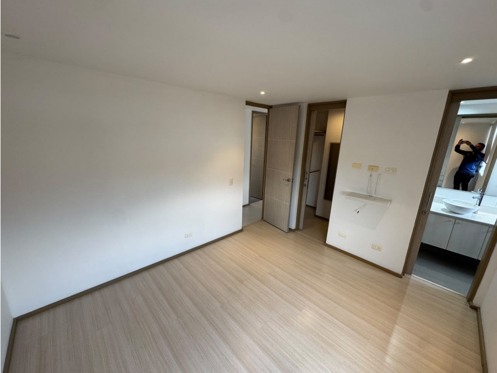 Apartamento en arriendo en Loma Del Esmeraldal, Envigado · foto 15 de 19