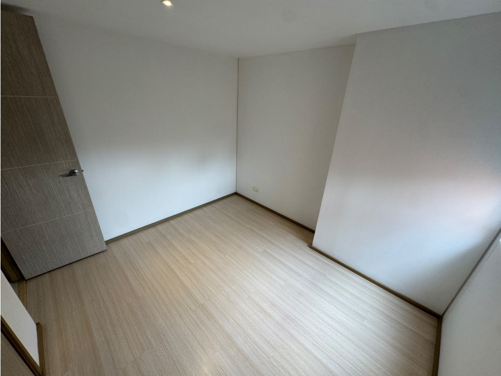 Apartamento en arriendo en Loma Del Esmeraldal, Envigado · foto 17 de 19