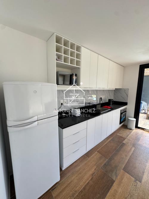 Si sueñas con una propiedad en un barrio cerrado, con piscina propia, amplio parrillero techado con un living exterior esta es tu mejor inversión · Foto 8