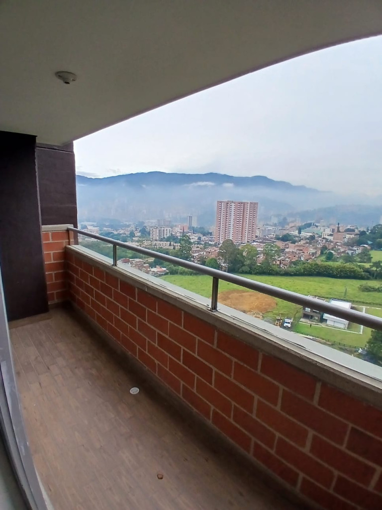 Apartamento en arriendo en La Ferreria, La Estrella · foto 2 de 13
