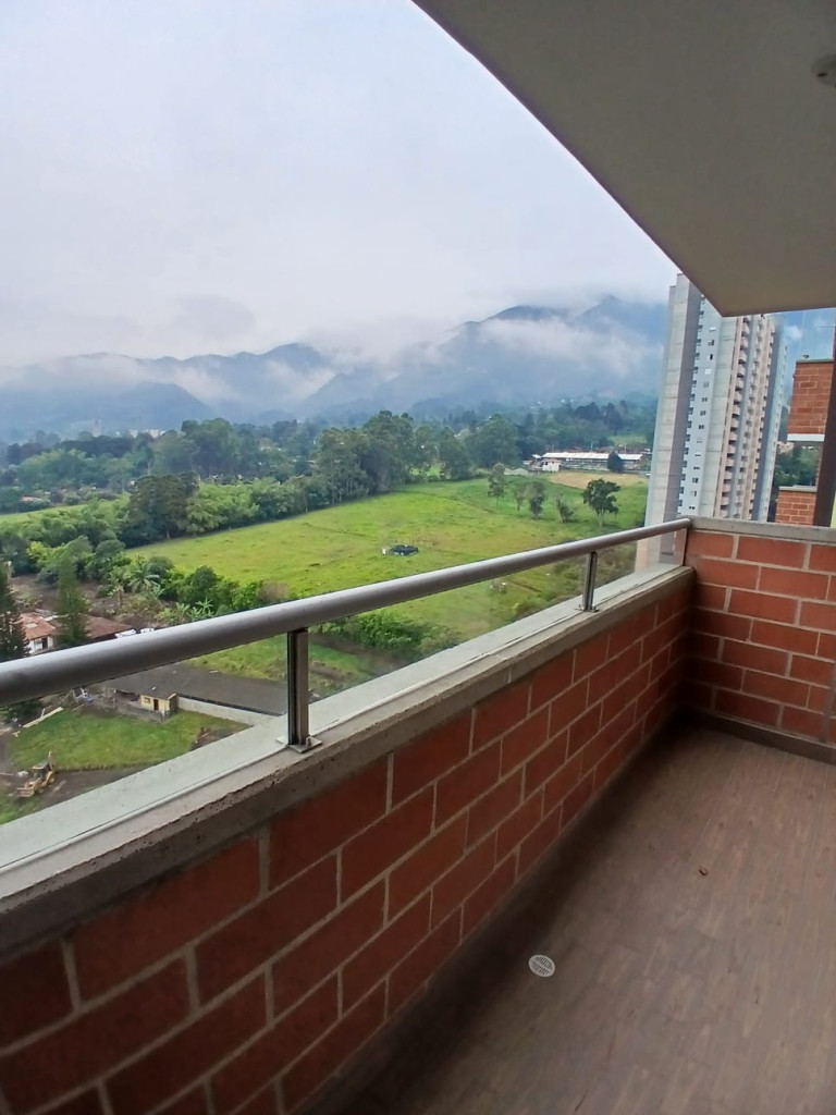 Apartamento en arriendo en La Ferreria, La Estrella · foto 3 de 13