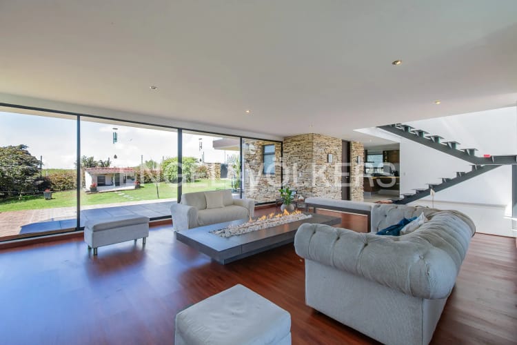 Casa de 4 alcobas en arriendo en Yerbabuena, Sopó, 360 m² · foto 2 de 20