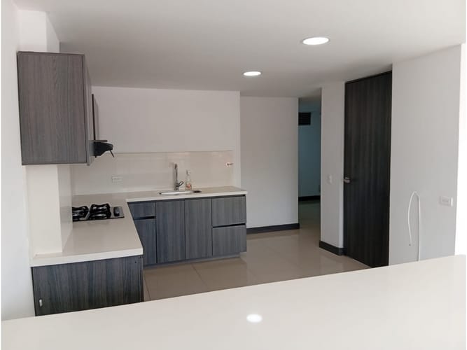 Apartamento de 2 alcobas en arriendo en Cristo Rey, Medellín, 80 m² · foto 4 de 14
