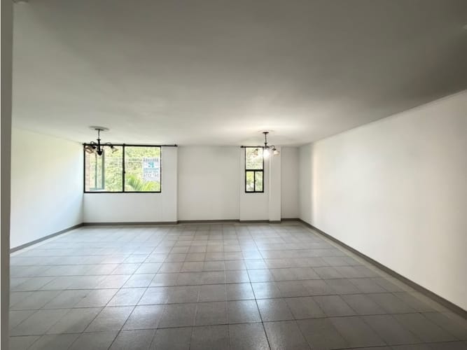 Apartamento de 4 alcobas en arriendo en Laureles, Medellín, 144 m² · foto 2 de 24