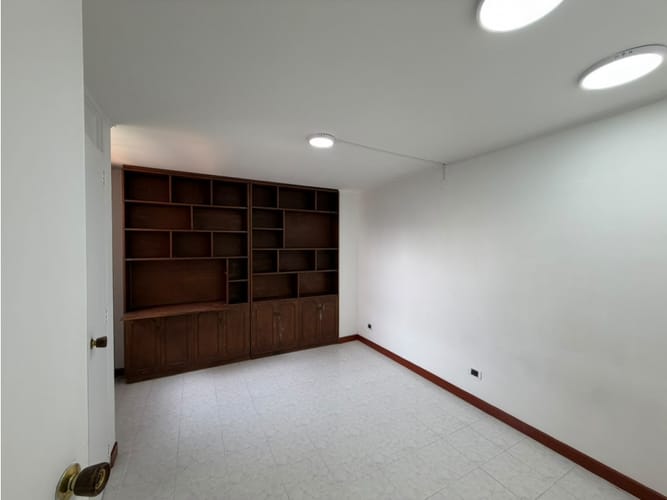 Apartamento de 4 alcobas en arriendo en Laureles, Medellín, 144 m² · foto 15 de 24