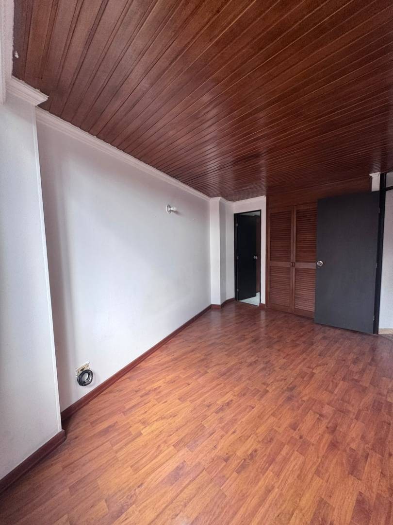Apartamento en arriendo en Las Ferias, Bogotá · foto 2 de 15