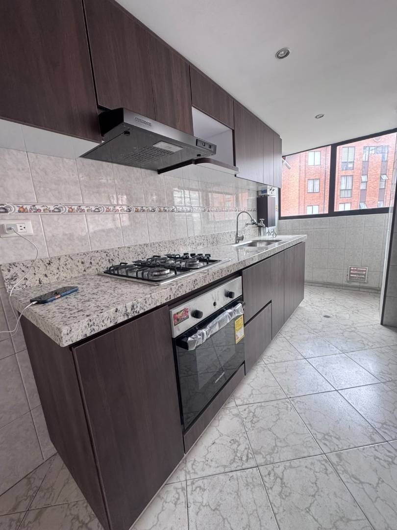 Apartamento en arriendo en Las Ferias, Bogotá · foto 3 de 15