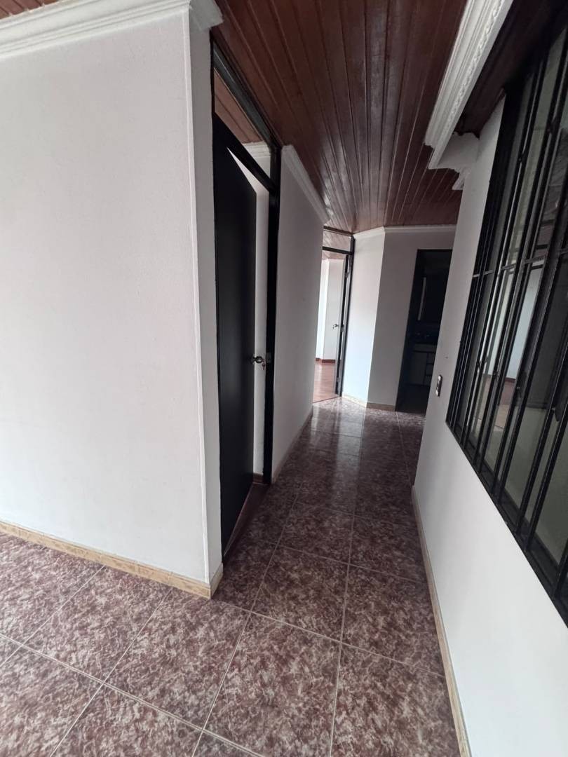 Apartamento en arriendo en Las Ferias, Bogotá · foto 12 de 15