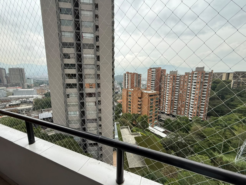 Apartamento en arriendo en Las Palmas, Medellín · foto 2 de 20