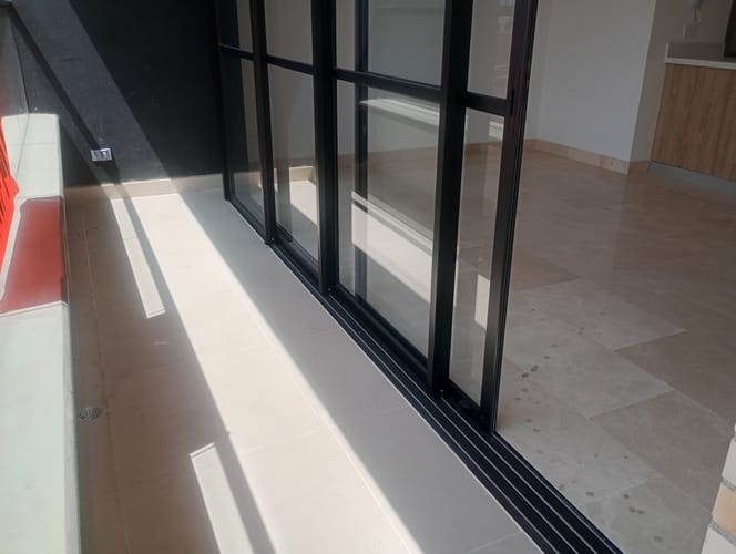 Apartamento de 3 alcobas en venta en Laureles, Medellín, 94 m² · foto 2 de 24