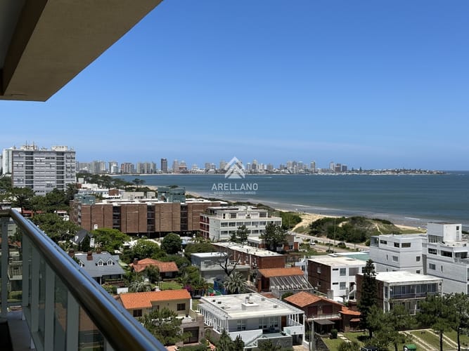 Espectacular apartamento en Mansa Punta del Este, con vista panorámica al mar. · Foto 3