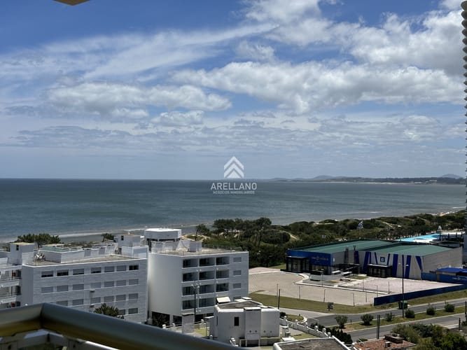 Espectacular apartamento en Mansa Punta del Este, con vista panorámica al mar. · Foto 4