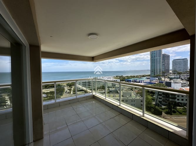 Espectacular apartamento en Mansa Punta del Este, con vista panorámica al mar. · Foto 5