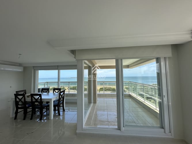 Espectacular apartamento en Mansa Punta del Este, con vista panorámica al mar. · Photo 8