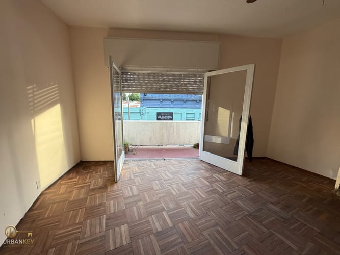 Alquiler apartamento 2 dormitorios con balcón gastos comunes bajos - Tres Cruces · Foto 3